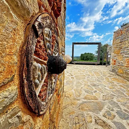 Vineyard - Over 14 Years Old Only Oda ve Kahvaltı