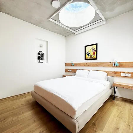 Vineyard - Over 14 Years Old Only Oda ve Kahvaltı 4*