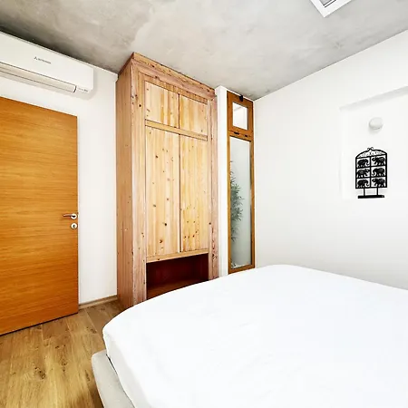 Vineyard - Over 14 Years Old Only 4*