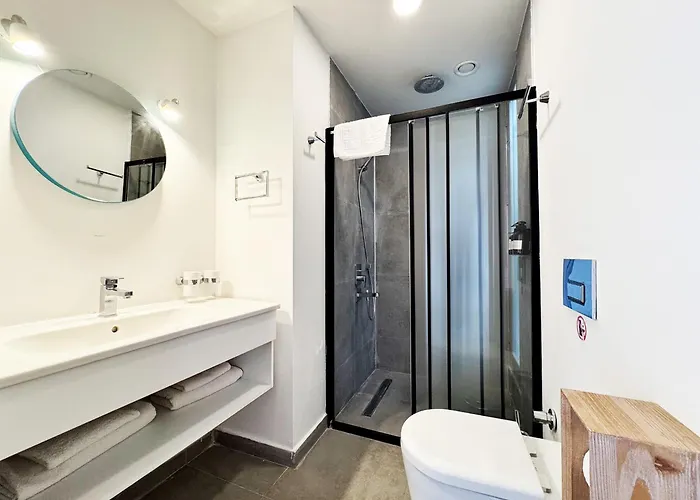 Bed & Breakfast Vineyard - Over 14 Years Old Only